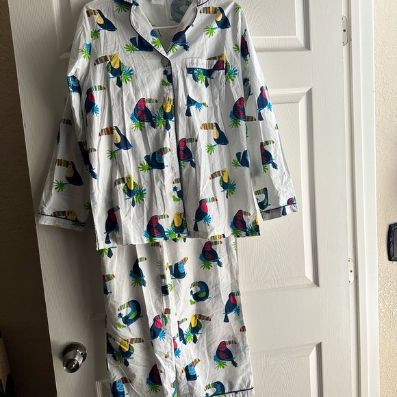 The Company Store 2 piece pajama set. Small. Toucan print. - Picture 4 of 4